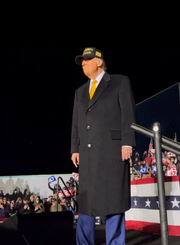 BLACK AND GOLD MAGA HOT HAT