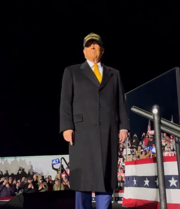 BLACK AND GOLD MAGA HOT HAT